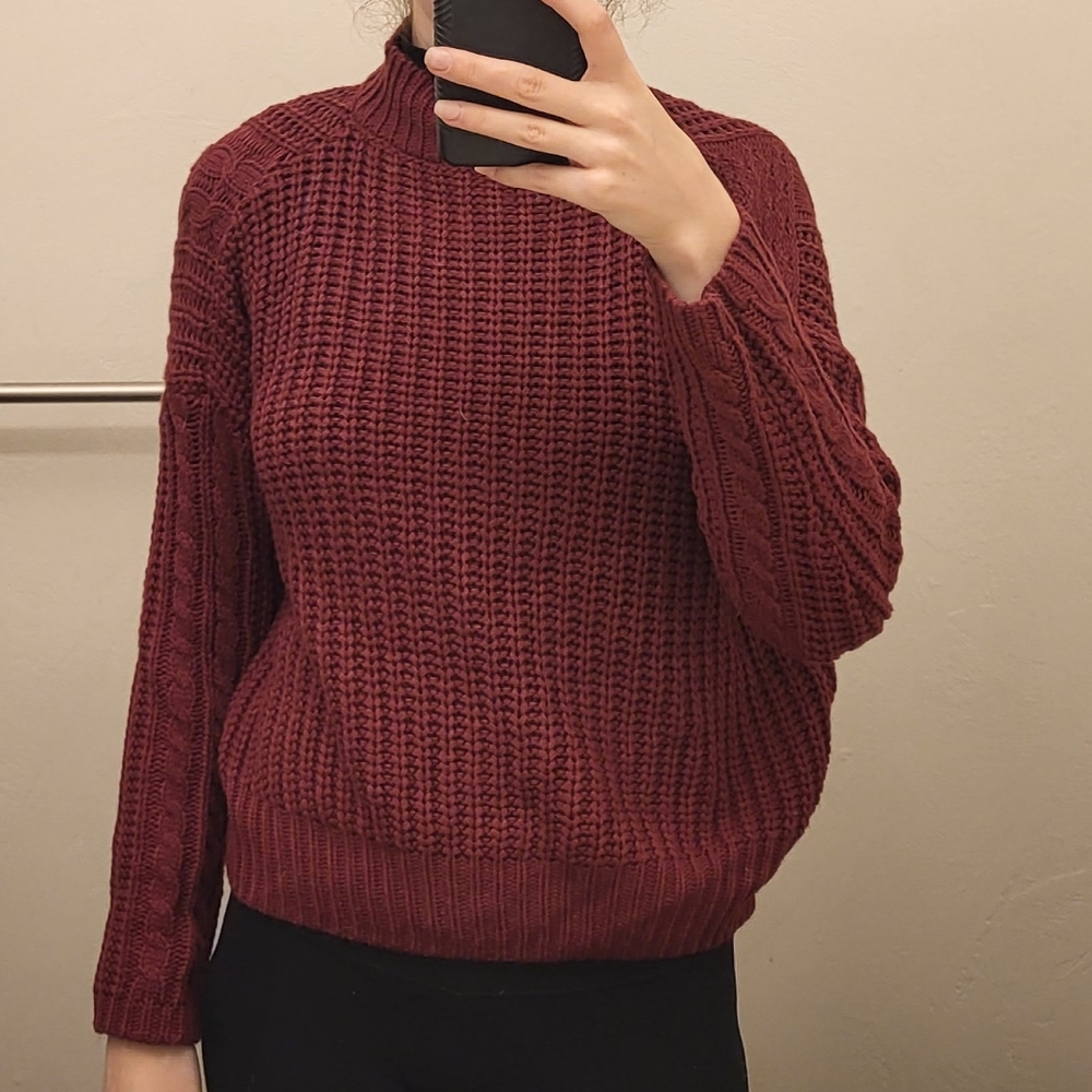 ✨️ $2 when bundled✨️Deep red sweater